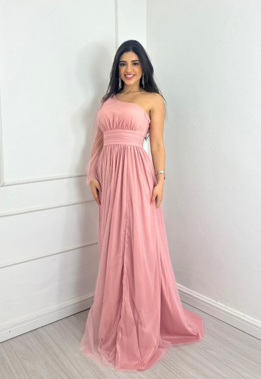 Imagem principal Vestido Longo de Festa Madrinhas Micro Tule Com uma Manga Transparente Claudiely Cia do Vestido rosa