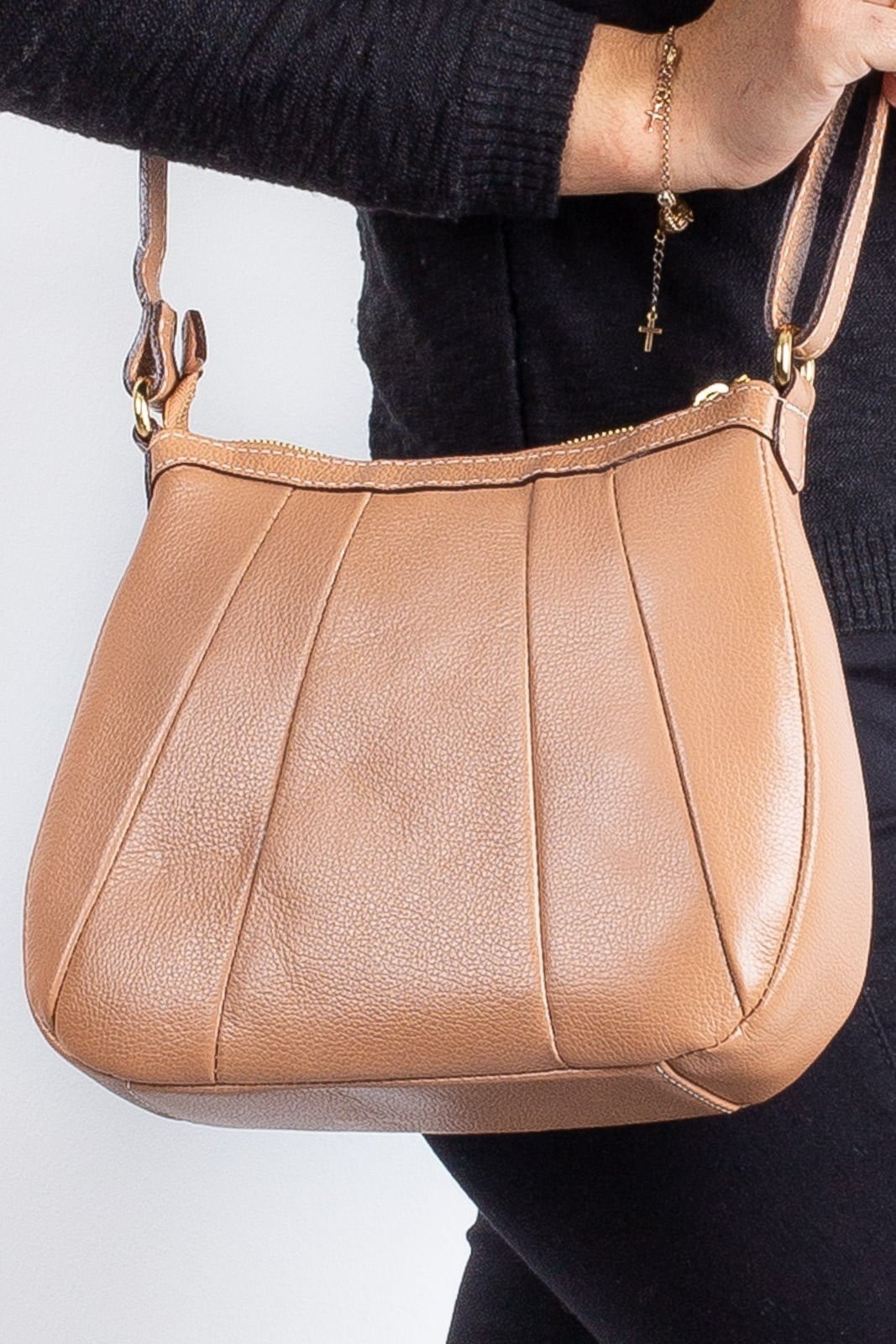 Imagem principal Bolsa transversal em couro liso Greice Andrea Vinci bege