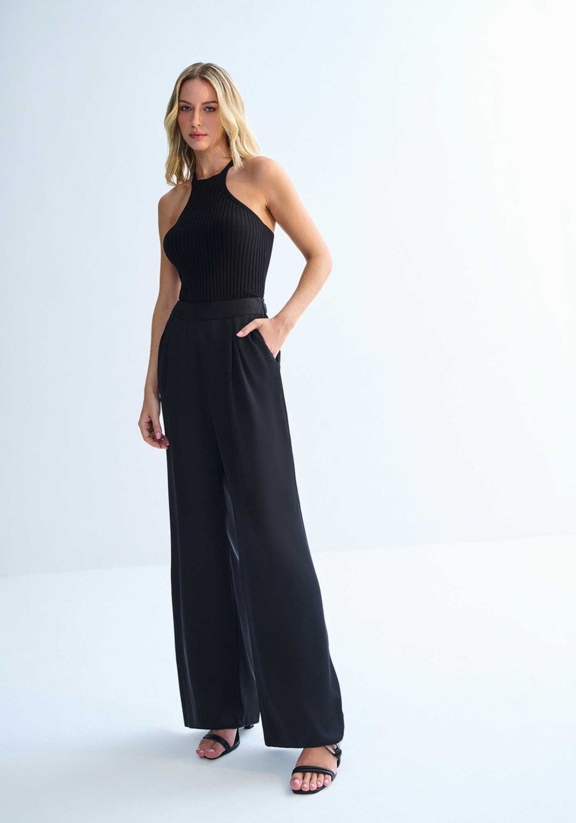 Imagem principal Calça Reta Alfaiataria Perolada com Bolsos Lez a Lez rosa