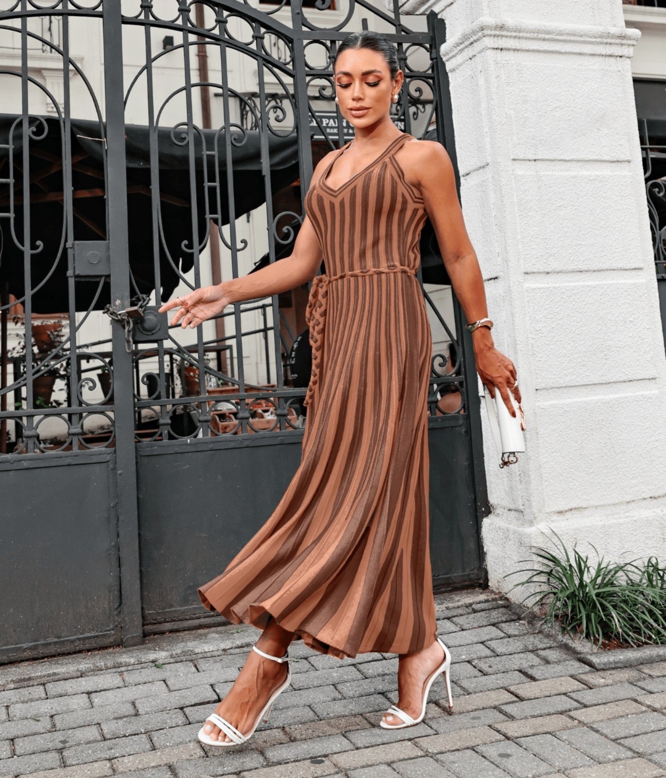 Imagem principal Vestido Cherry Line Midi Alça Decote Tricô Canelado Cinto Trançado Listrado Cherry Line marrom