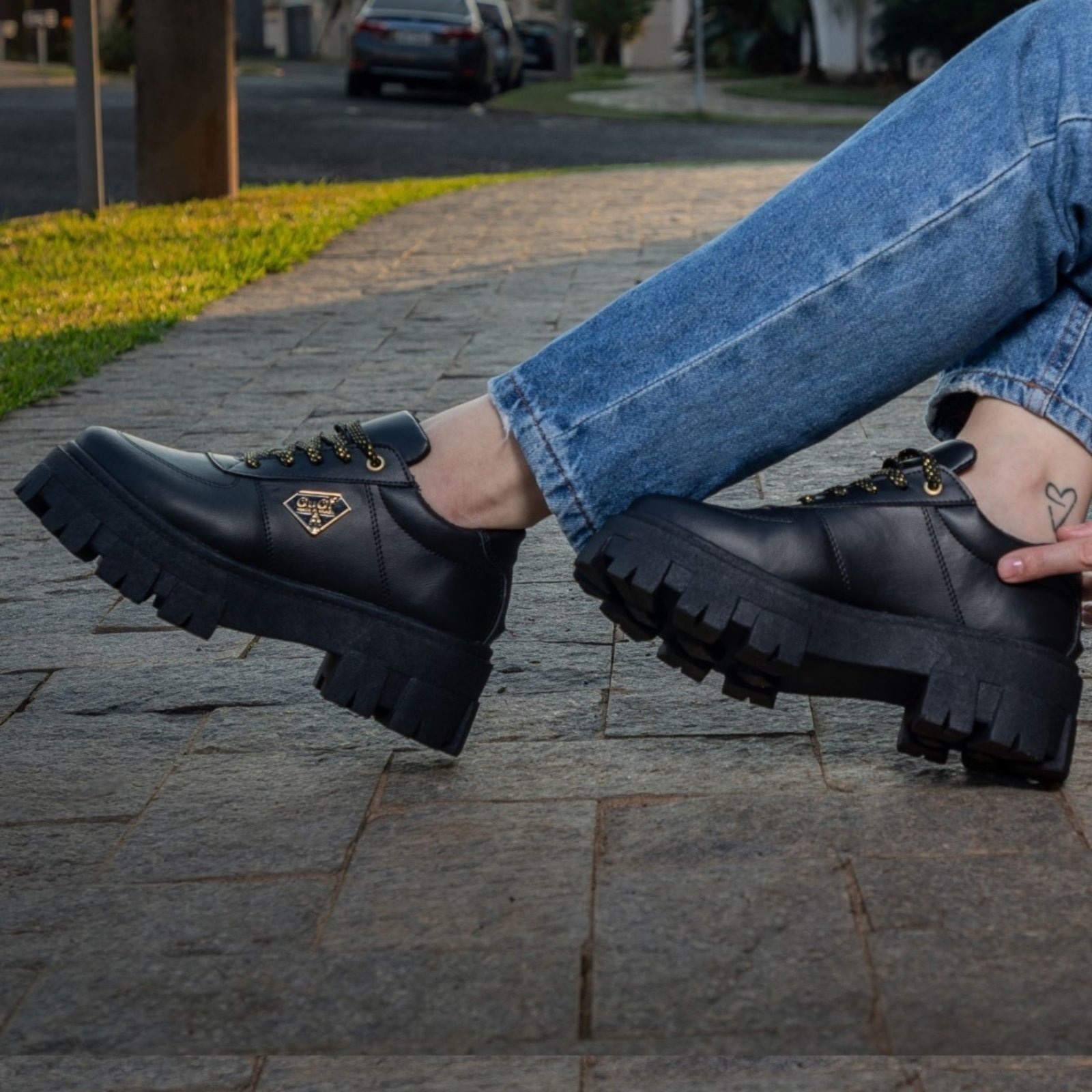 Imagem principal Sapato Feminino Oxford Tratorado GuGi Moderno Com Salto Grosso Quadrado Robusto Gugi preto