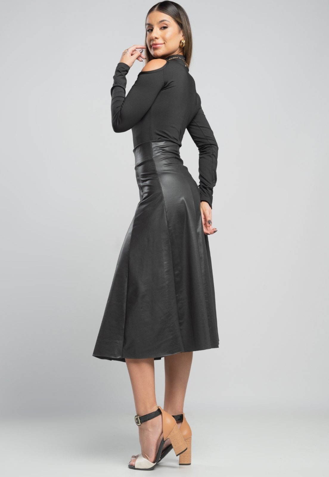 Imagem principal Saia MVB Modas Midi Godê Cirrê Cintura Alta Preta Mvb Modas preto