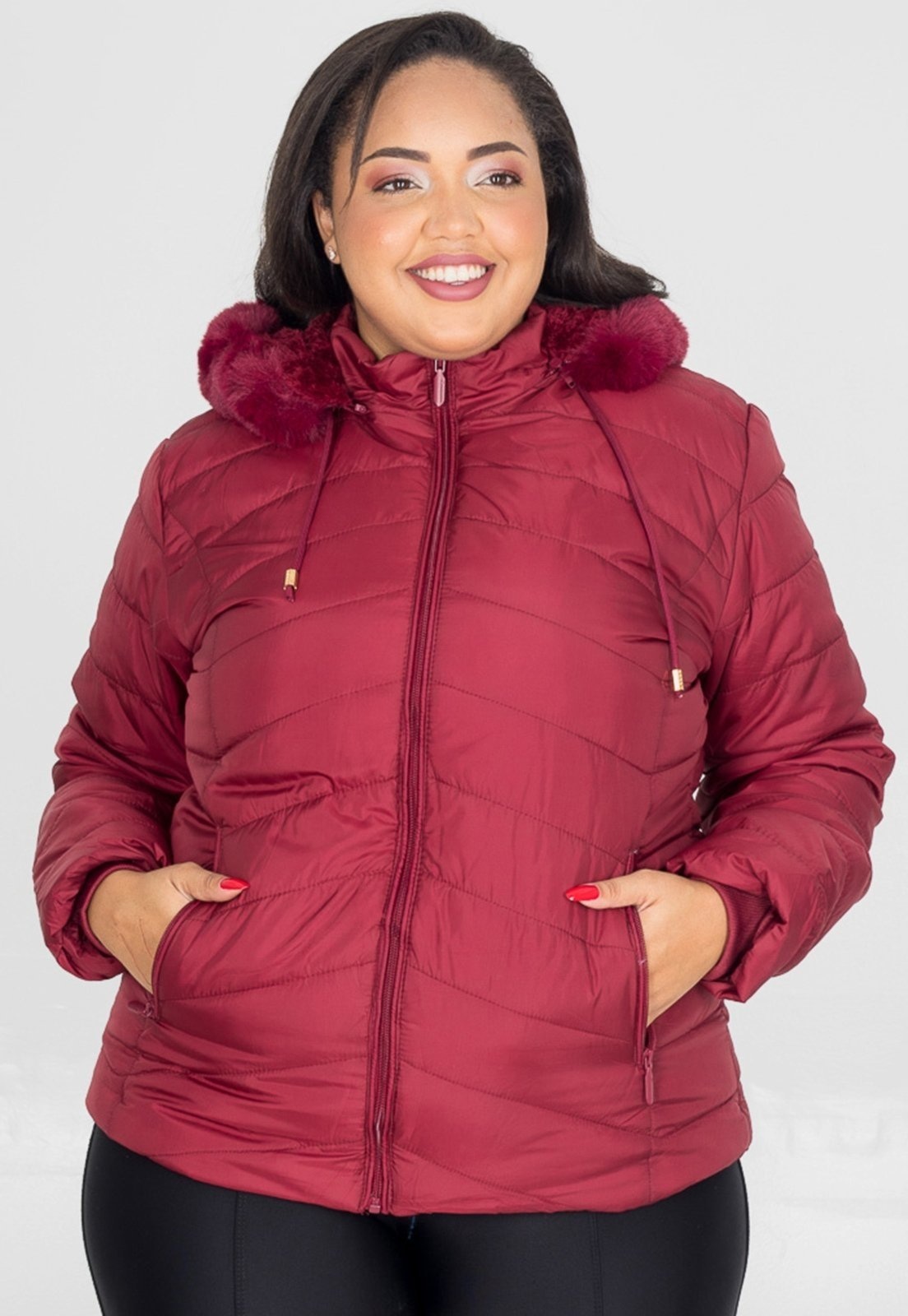 Imagem principal Jaqueta Plus Size para Inverno Bobojaco Nylon Capuz Removível Vermelha Cia do Vestido vermelho