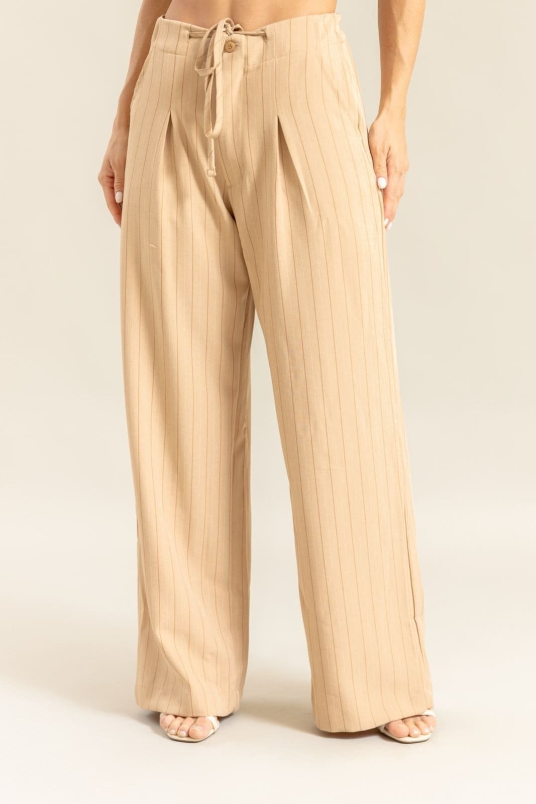 Imagem principal Calça Em Poliéster Feminina Com Recortes Dialogo DIALOGO bege