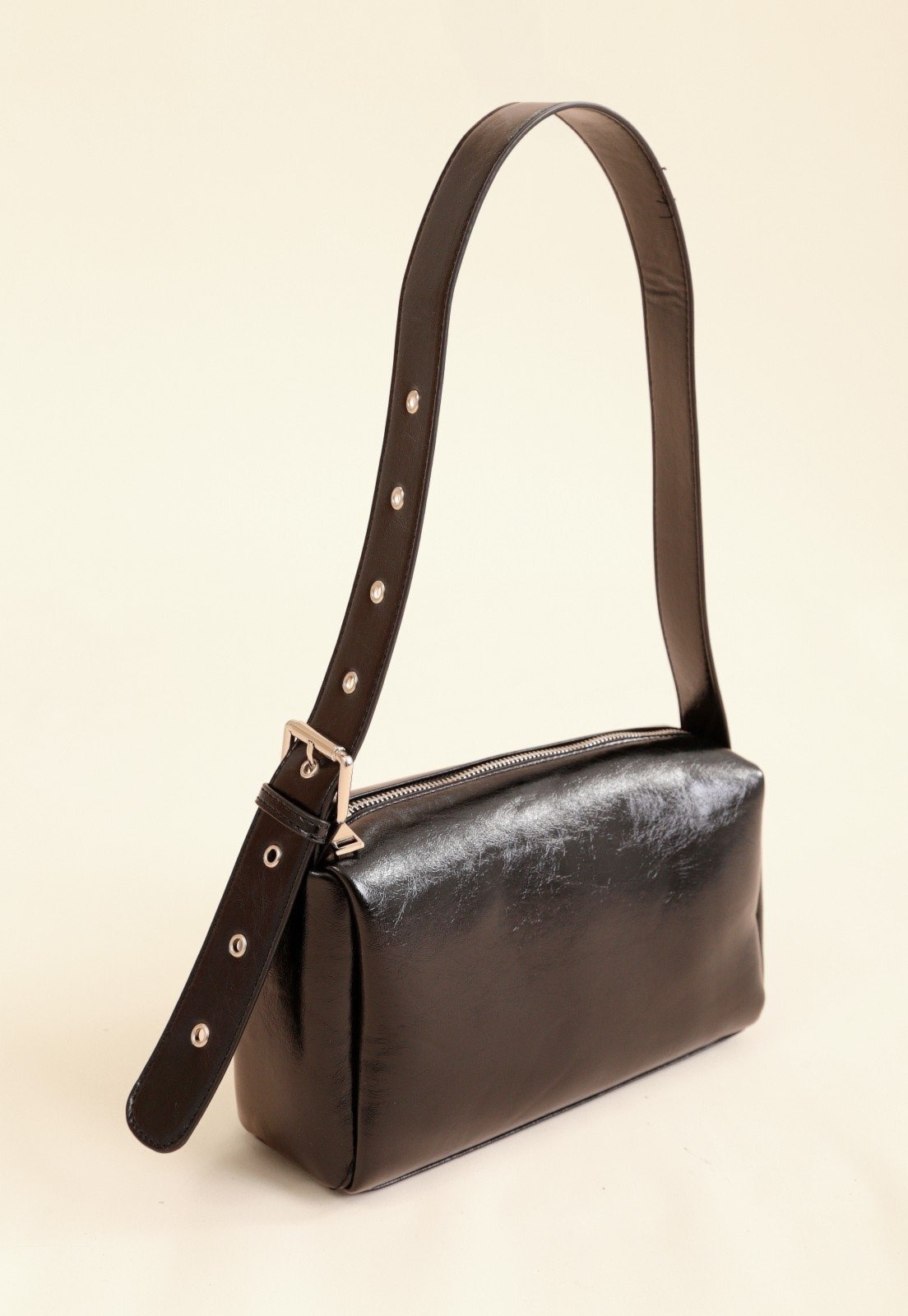 Imagem principal Bolsa Bowling Pop Me Média Com Alça E Fivela Pop Me preto