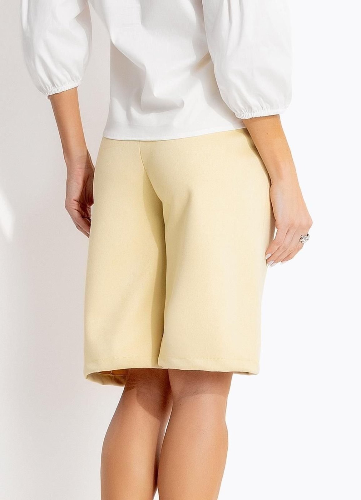 Imagem principal Short Em Malha Suede Quintess Claro Quintess amarelo