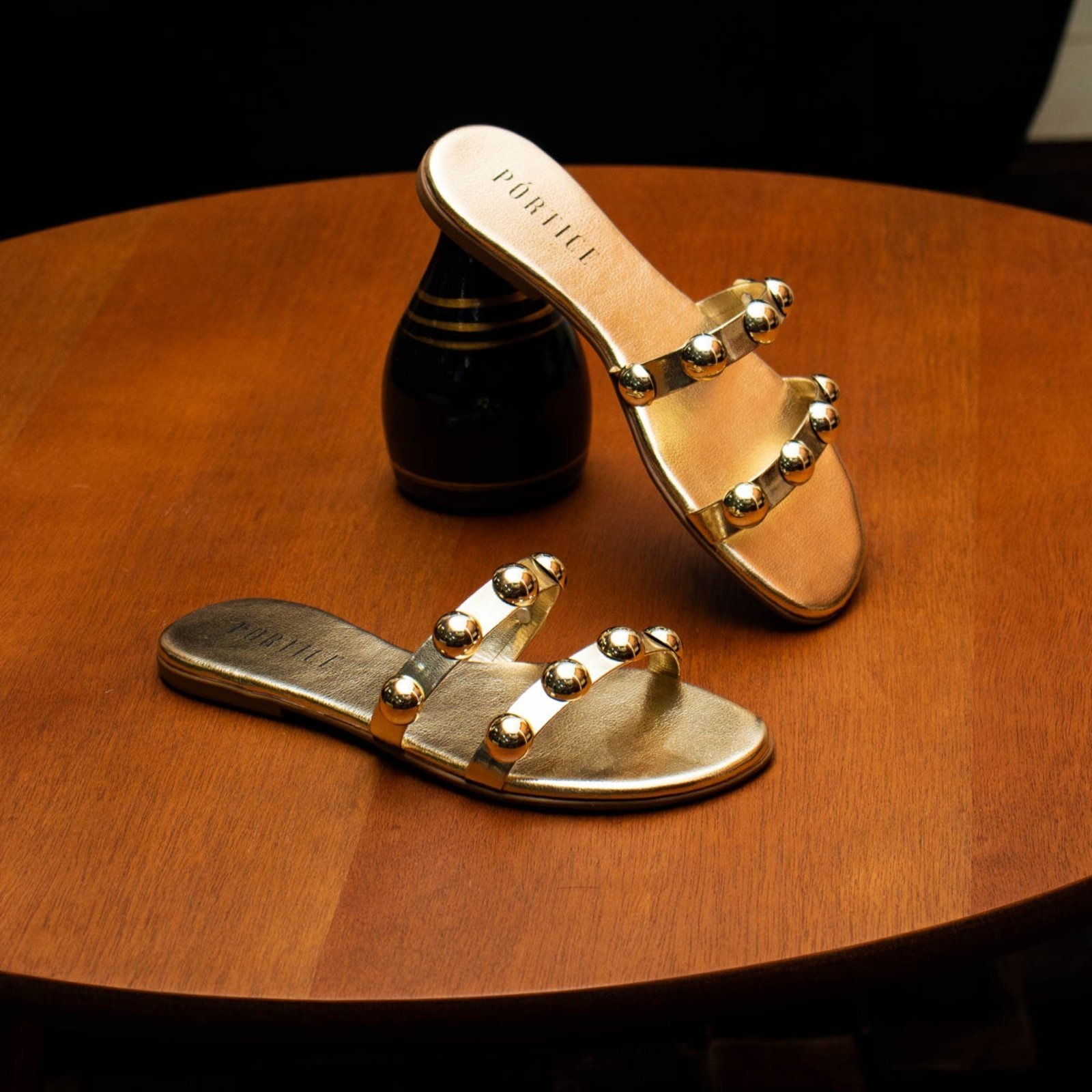 Imagem principal Sandália Feminina Rasteirinha Rasteira Papete Flatform Enfeite Metalizado Metal Brilho ÉPICO CALÇADOS dourado