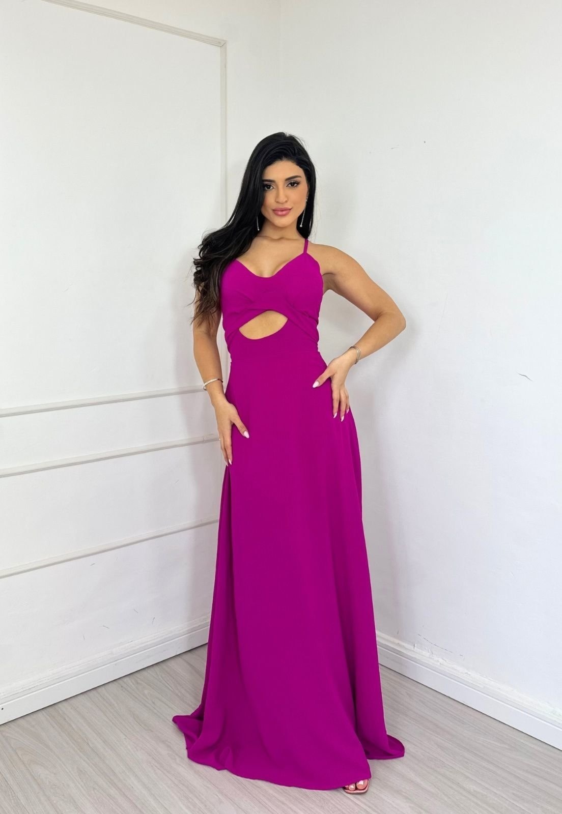 Imagem principal Vestido Longo Alcinha Abertura no Tórax Felicity Fúcsia Cia do Vestido roxo