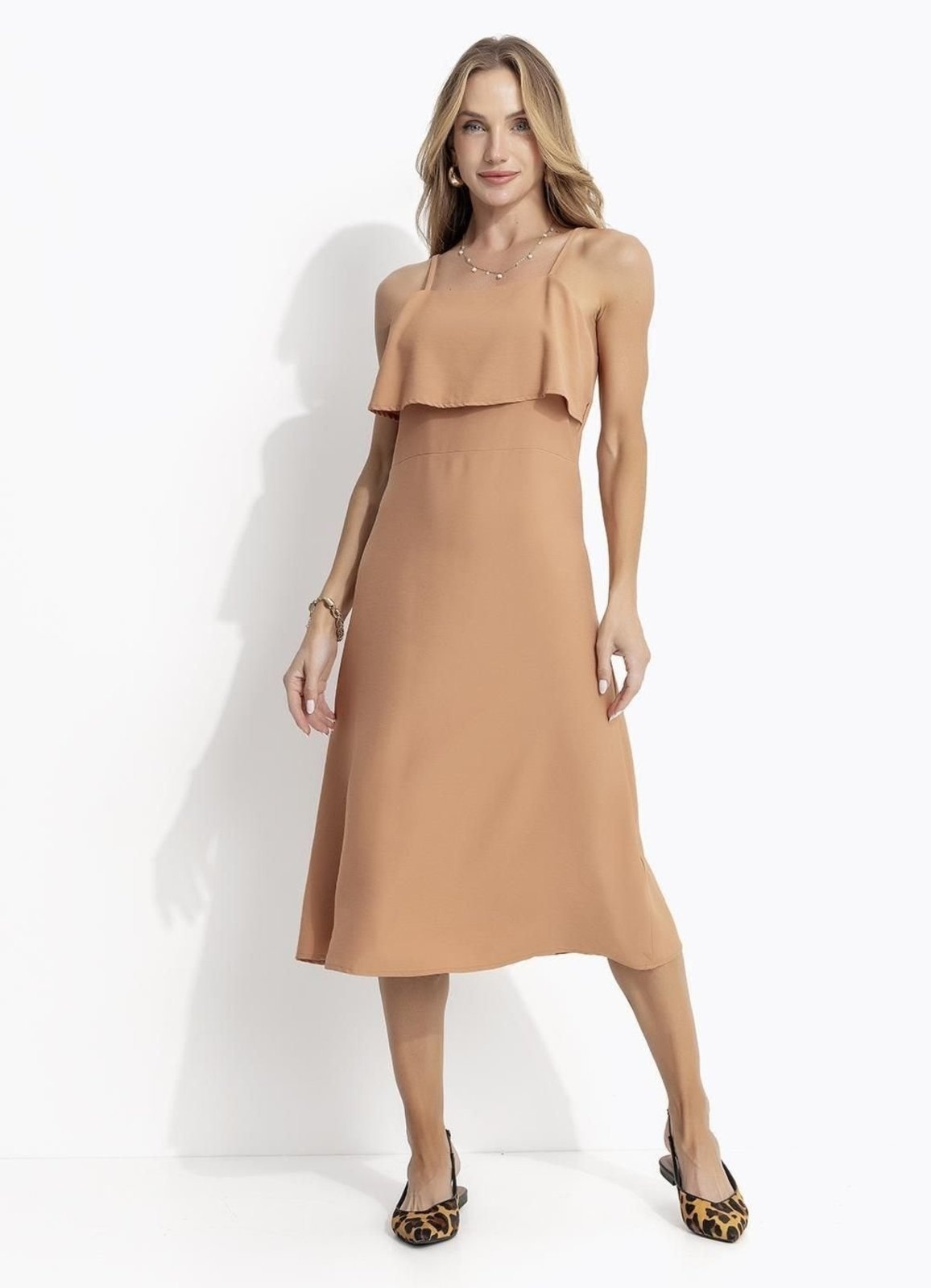 Imagem principal Vestido Em Crepe Plano Camel Quintess bege