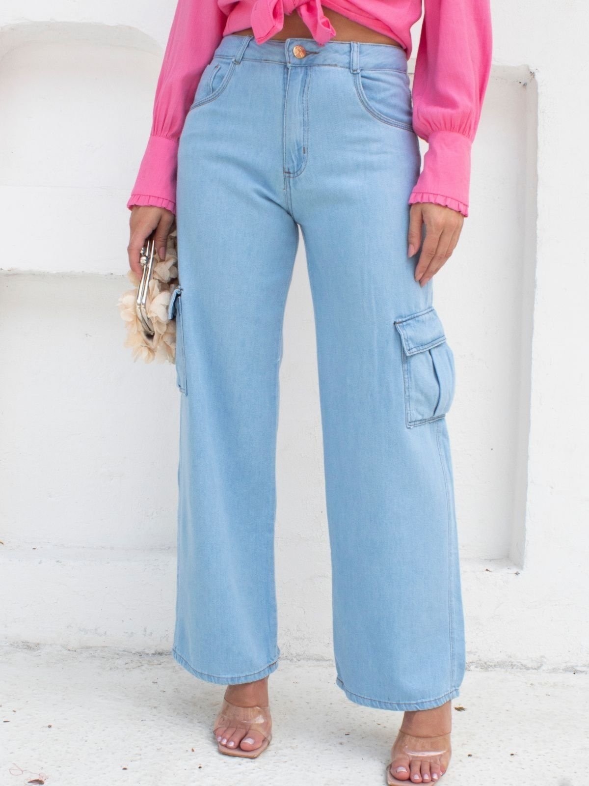 Imagem principal Calça Donna De Paula Cargo Jeans Claro Cintura Alta E Bolsos Laterais Donna de Paula azul