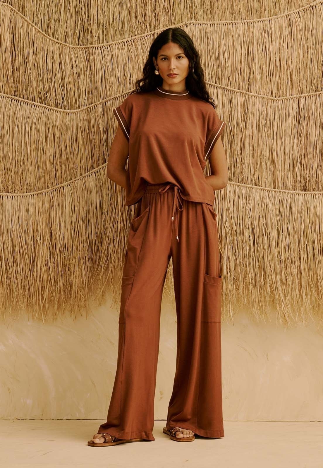 Imagem principal Calça Pantalona Com Bolso Lateral CaCay marrom