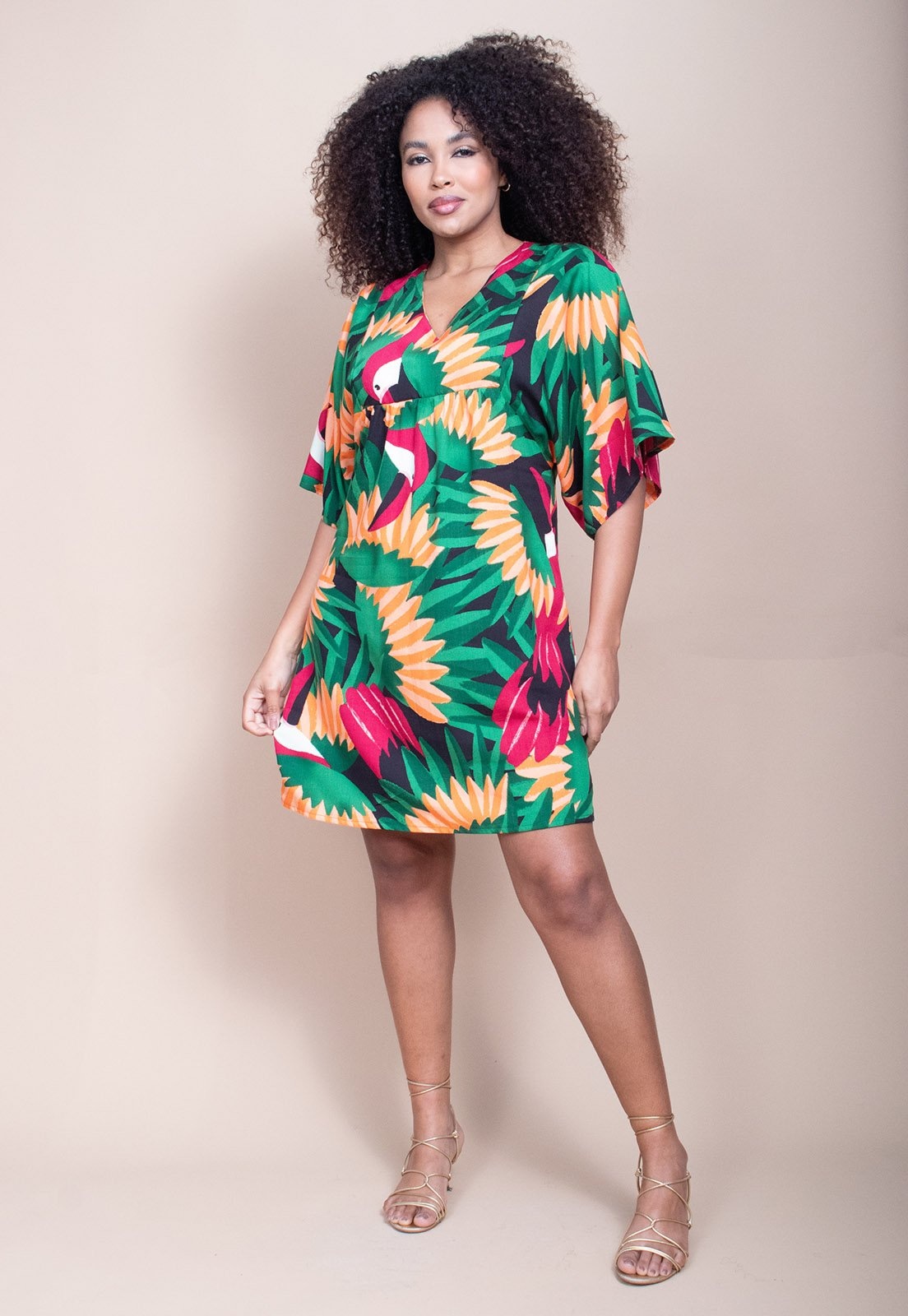 Imagem principal Vestido Curto Cabana Free Pequi Viscose Estampa Festa dos Tucanos Cabanafree estampado/laranja/preto/vermelho