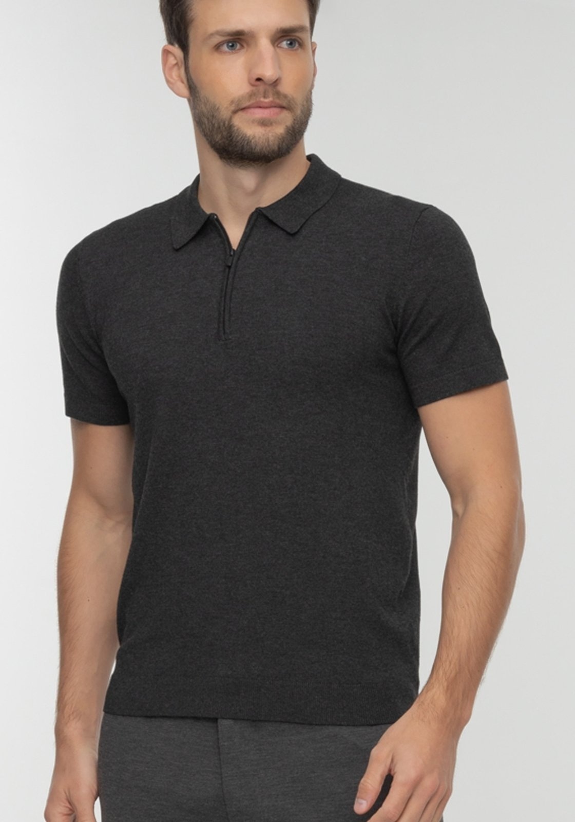 Imagem principal Camisa Polo De Mangas Curtas Com Zíper Em Malha Tricô Light Hangar 33 preto