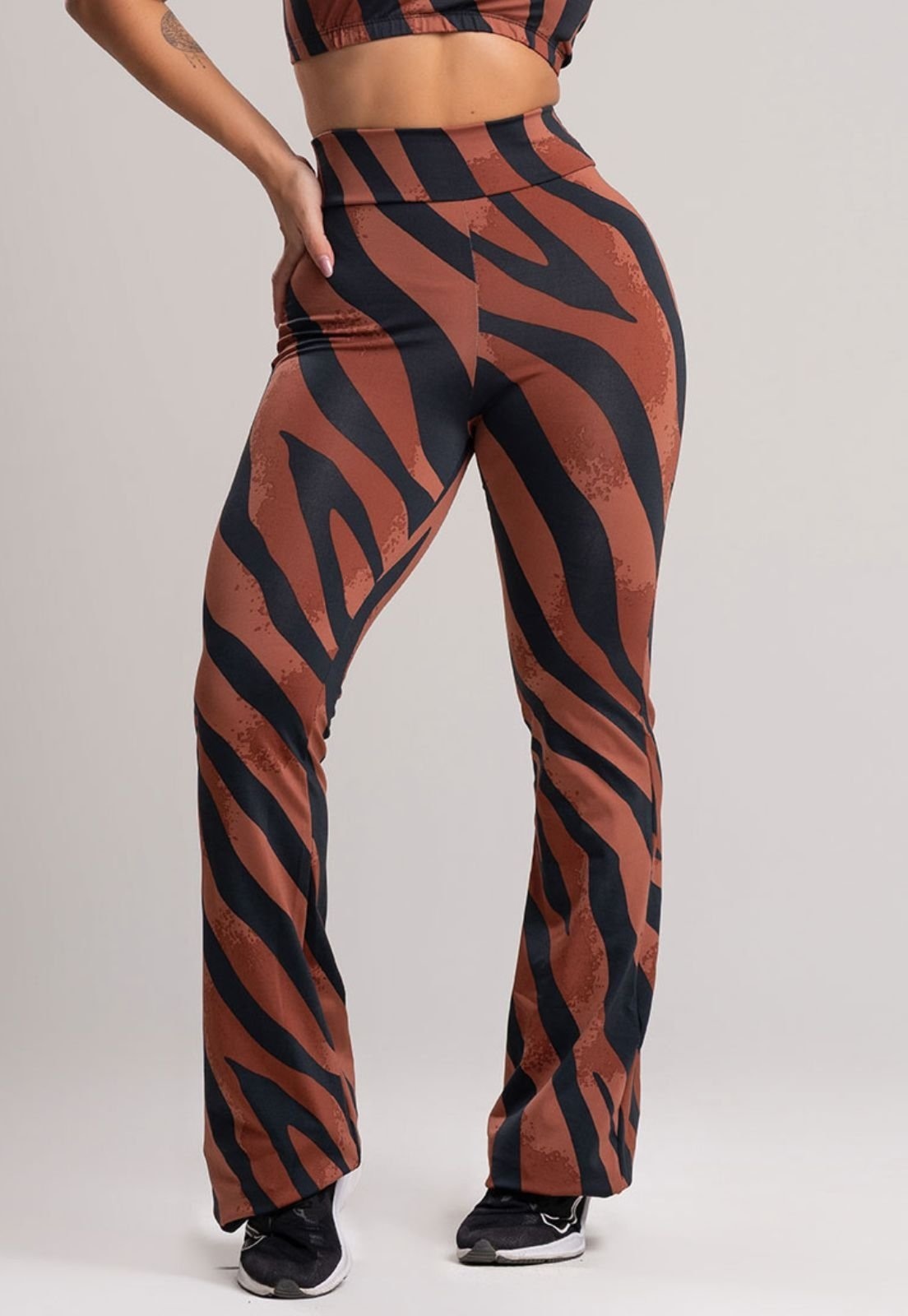 Imagem principal Calça MVB Modas Feminina Flare Pantalona Suplex Safari Mvb Modas estampado/marrom/multicolorido/preto