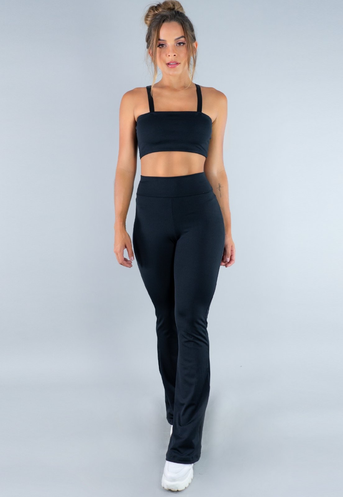Imagem principal Conjunto Feminino MVB Modas Calça Flare Feminina e Top Faixa com Alça Preta Mvb Modas preto