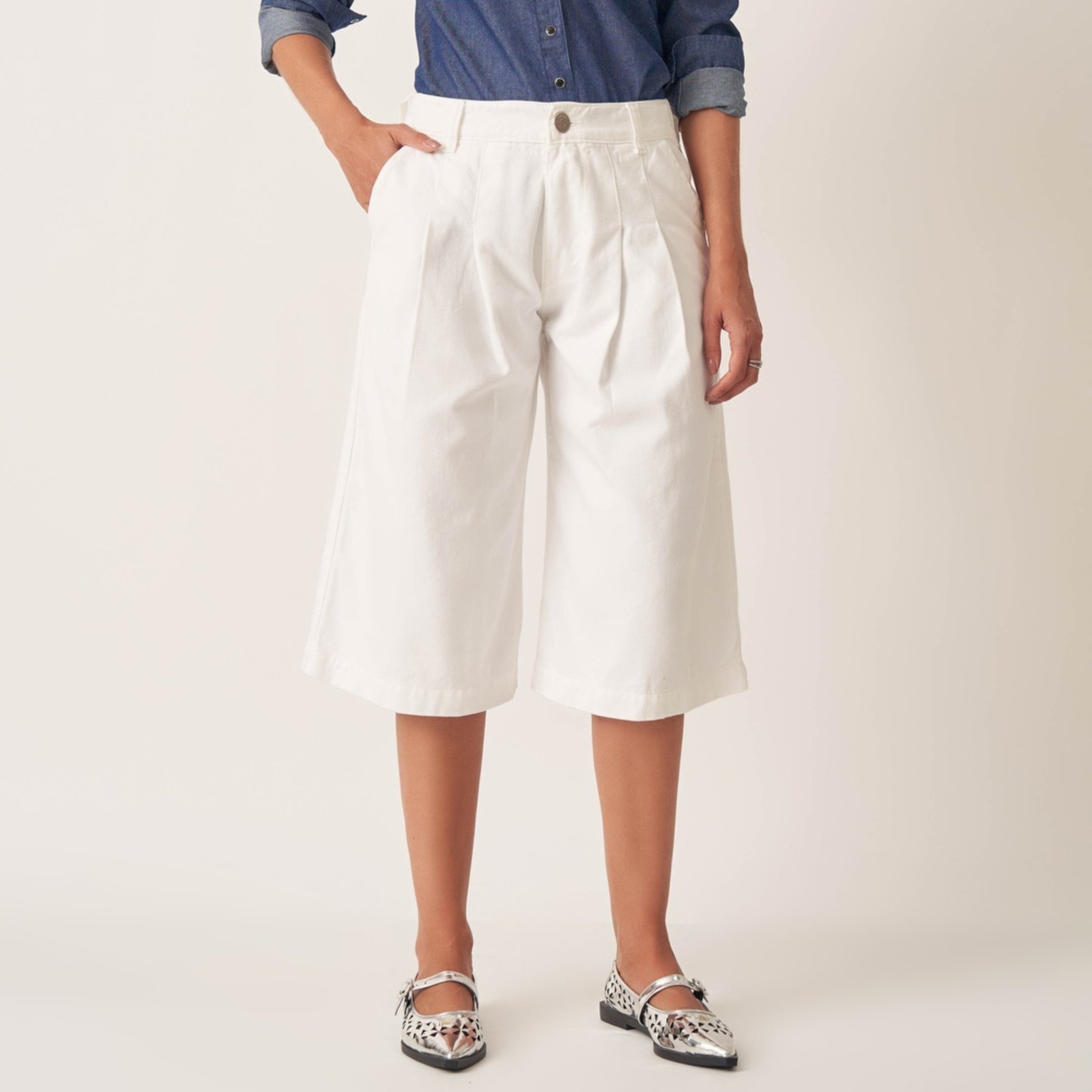 Imagem principal Bermuda Jeans Longa Cint Alta Bolso-Faca Pregas E Elástico Bloom branco