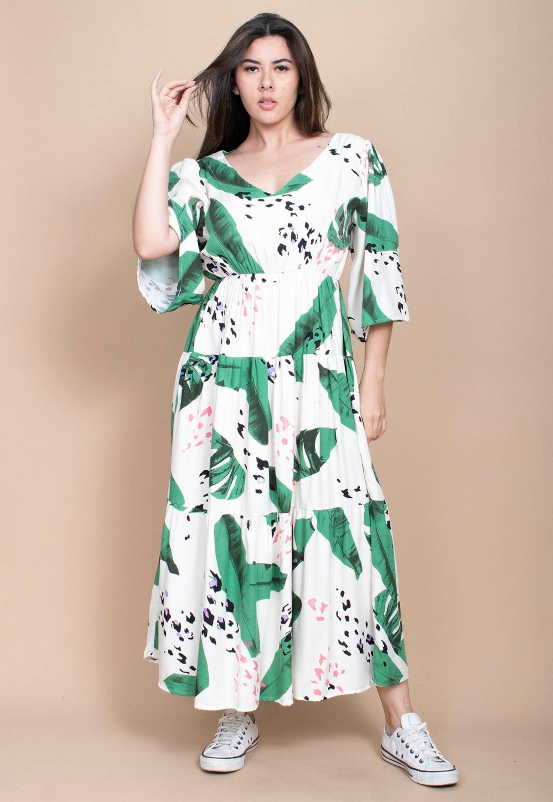 Imagem principal Vestido Longo Cabanafree Plano com Manga e Camadas Estampa Folhagem Poética Cabanafree estampado/preto/verde