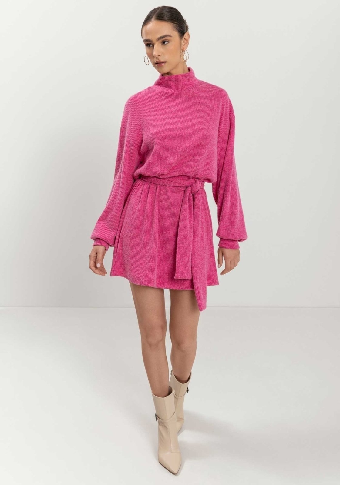 Imagem principal Vestido Curto Com Gola Alta E Cinto Em Malha Canelada Tricô Lez a Lez poás