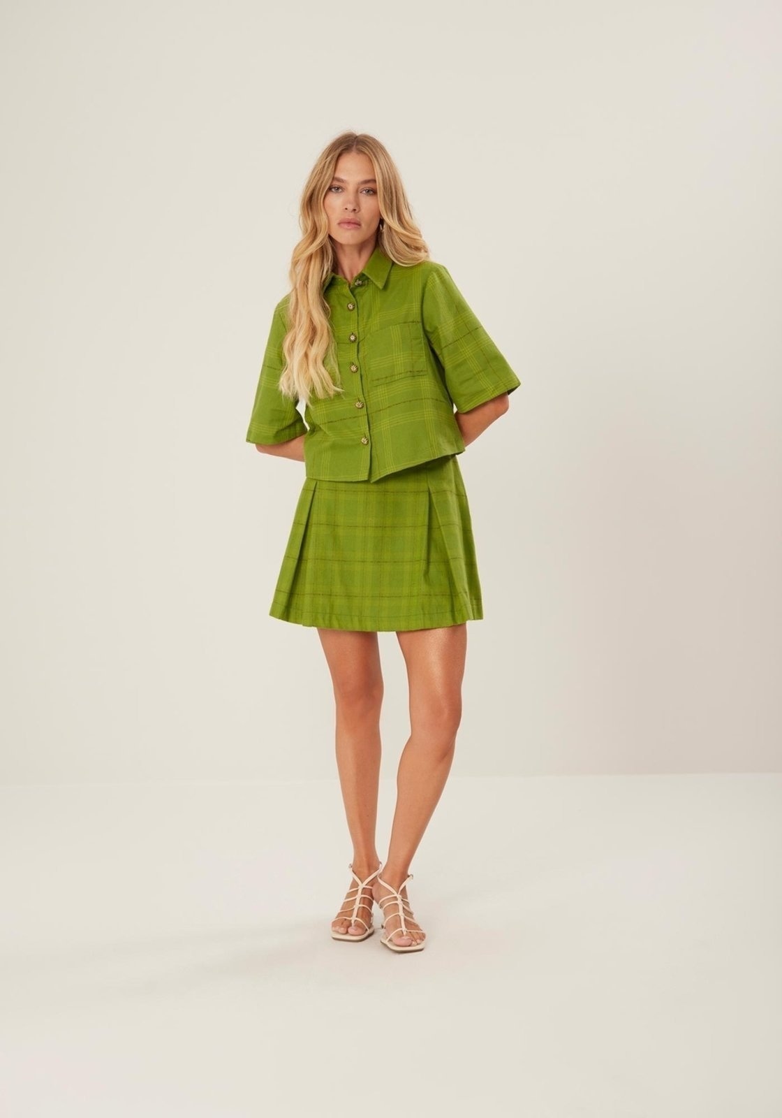 Imagem principal Saia Curta Xadrez Com Cintura Alta E Pregas Frontais Lez a Lez verde