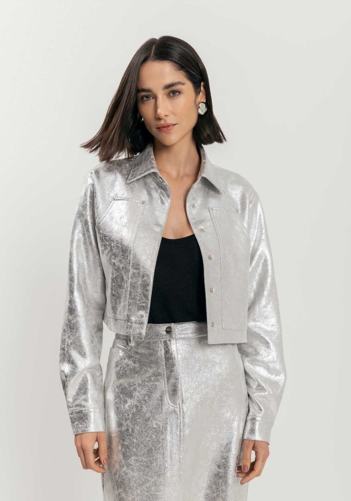 Imagem principal Jaqueta Curta Com Bolsos E Botões Em Suede Metalizado Lez a Lez prata