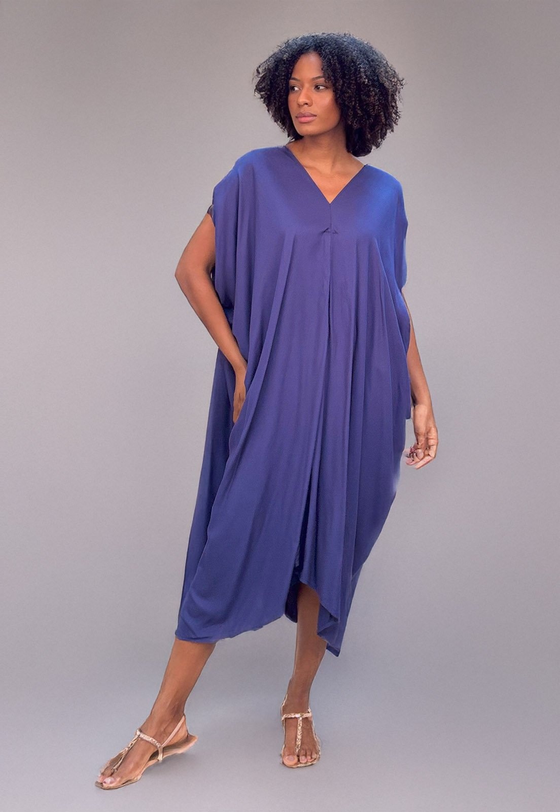 Imagem principal Vestido Kaftan Detalhes nas Costas Marinho Amazonia Vital azul