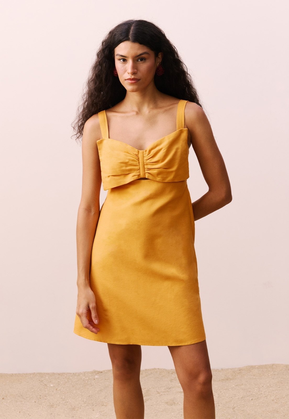 Imagem principal Vestido Curto Laço Busto CaCay amarelo