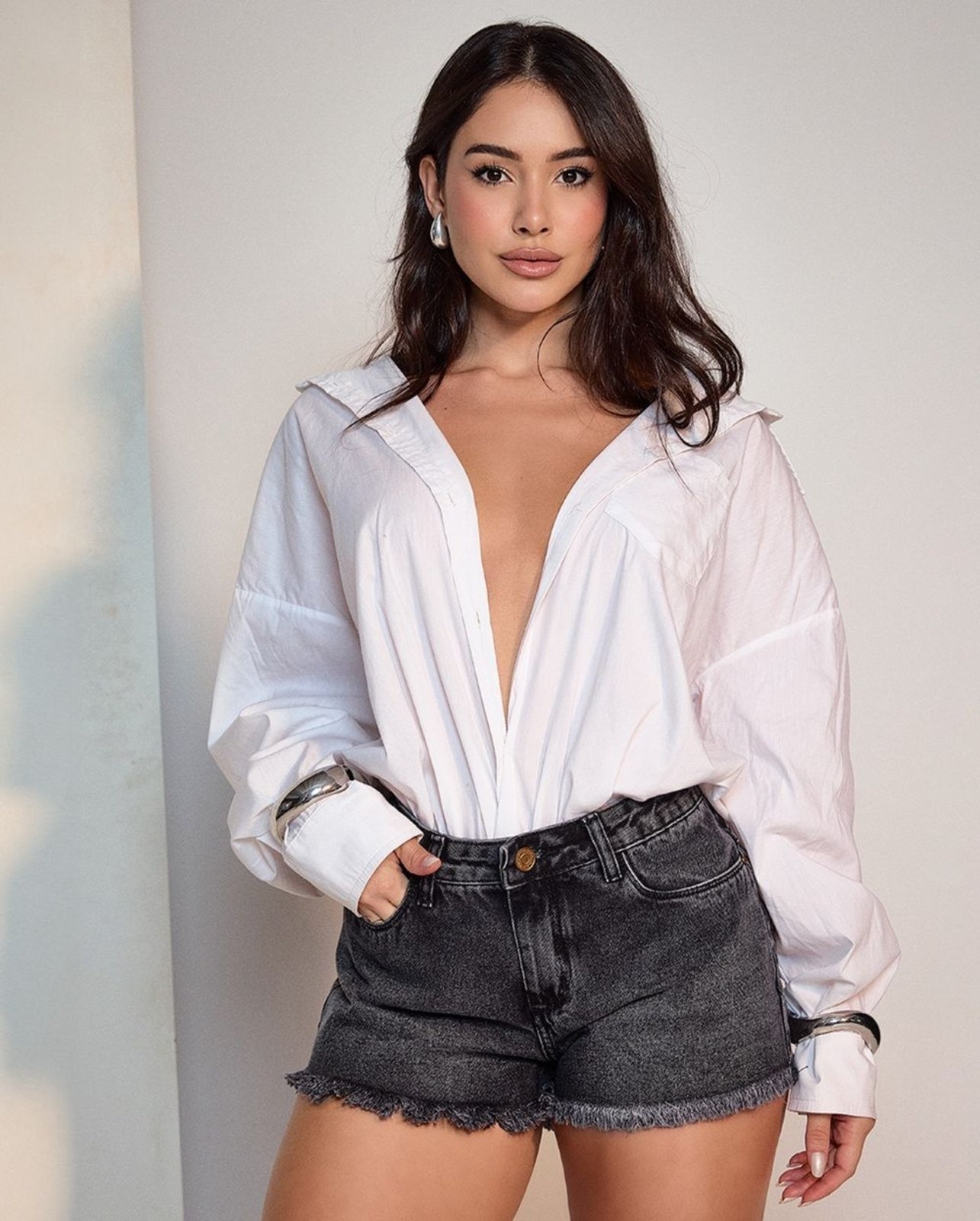 Imagem principal Shorts Jeans Feminino Boy Rasgado com Barra Desfiada 00233 Vintage Consciência cinza