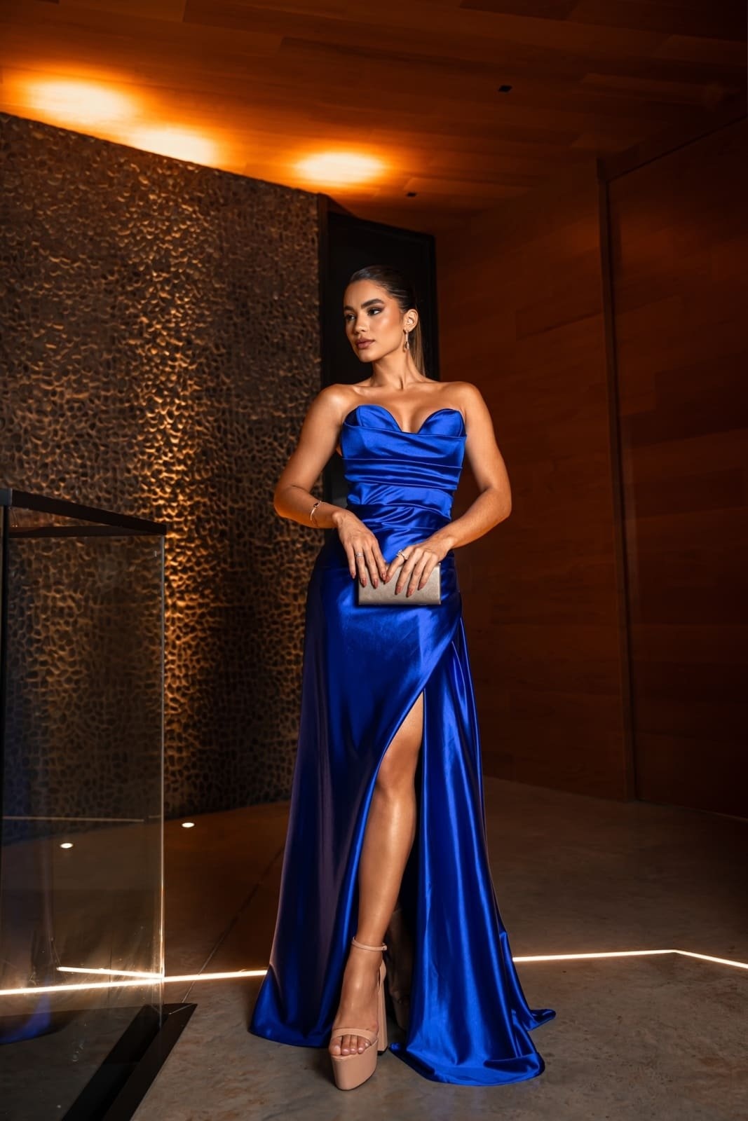 Imagem principal Vestido Longo de Festa Madrinhas Tomara que Caia Corselete com Fenda Arlye Azul Royal Cia do Vestido azul marinho