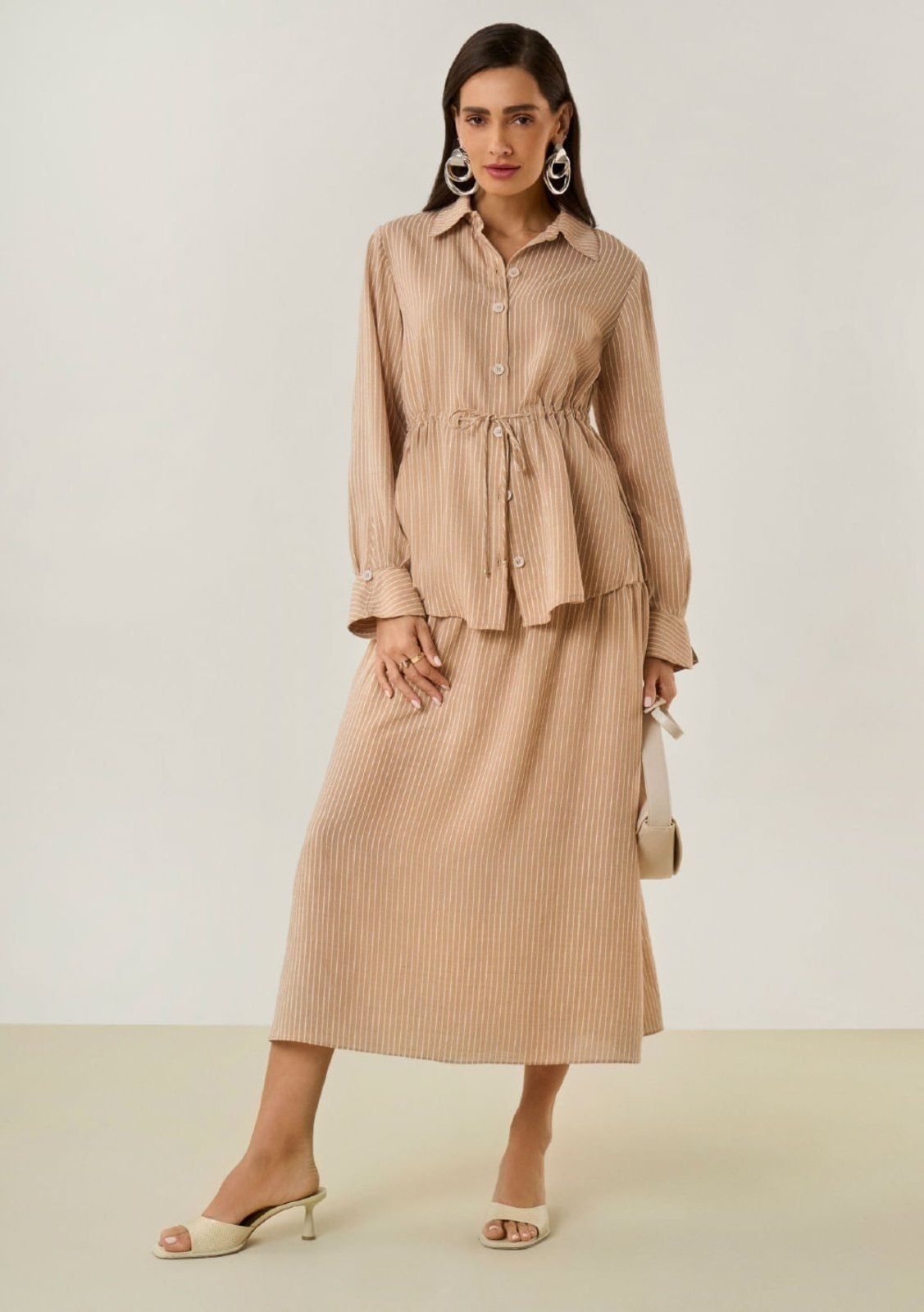 Imagem principal Saia Maria Valentina Evasê Alta Midi Maria Valentina preto