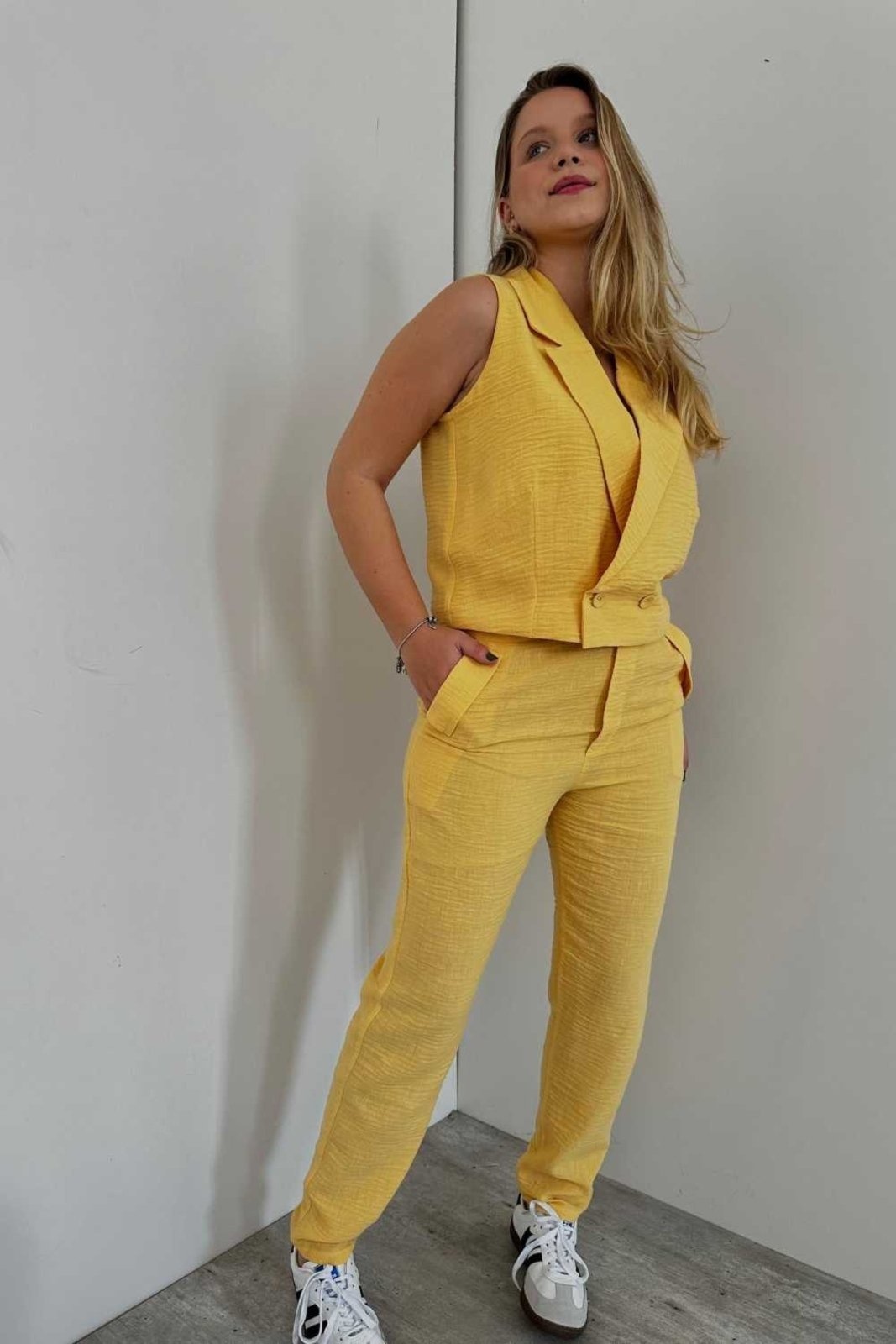 Imagem principal Calça Vanibele Alfaiataria Manteiga Vanibele amarelo