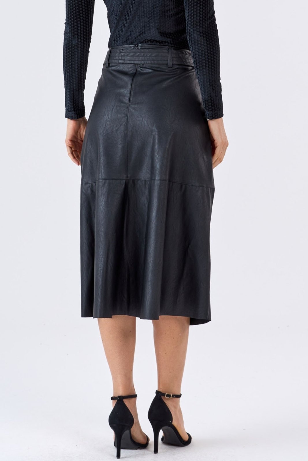 Imagem principal Saia Midi Evase PKS Preta PKS preto