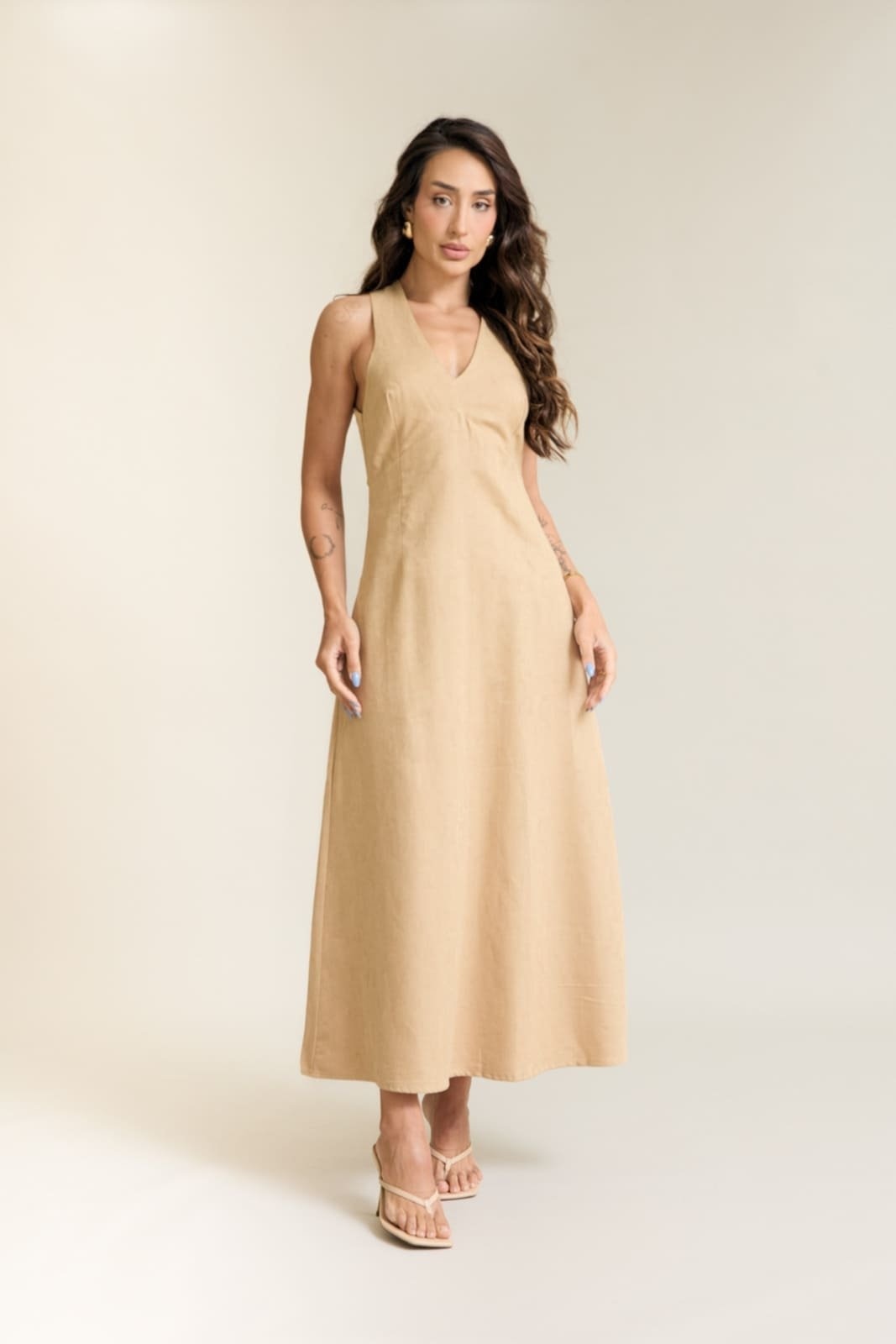 Imagem principal Vestido Midi Feminino com Decote em V Detalhe nas Costas Lemier Collection LEMIER bege