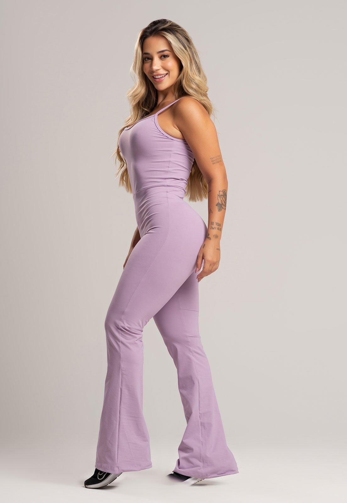 Imagem principal Macacão Flare MVB Modas Fitness Academia Alcinha de Regulagem Poliamida Lavanda Mvb Modas lilás lavanda