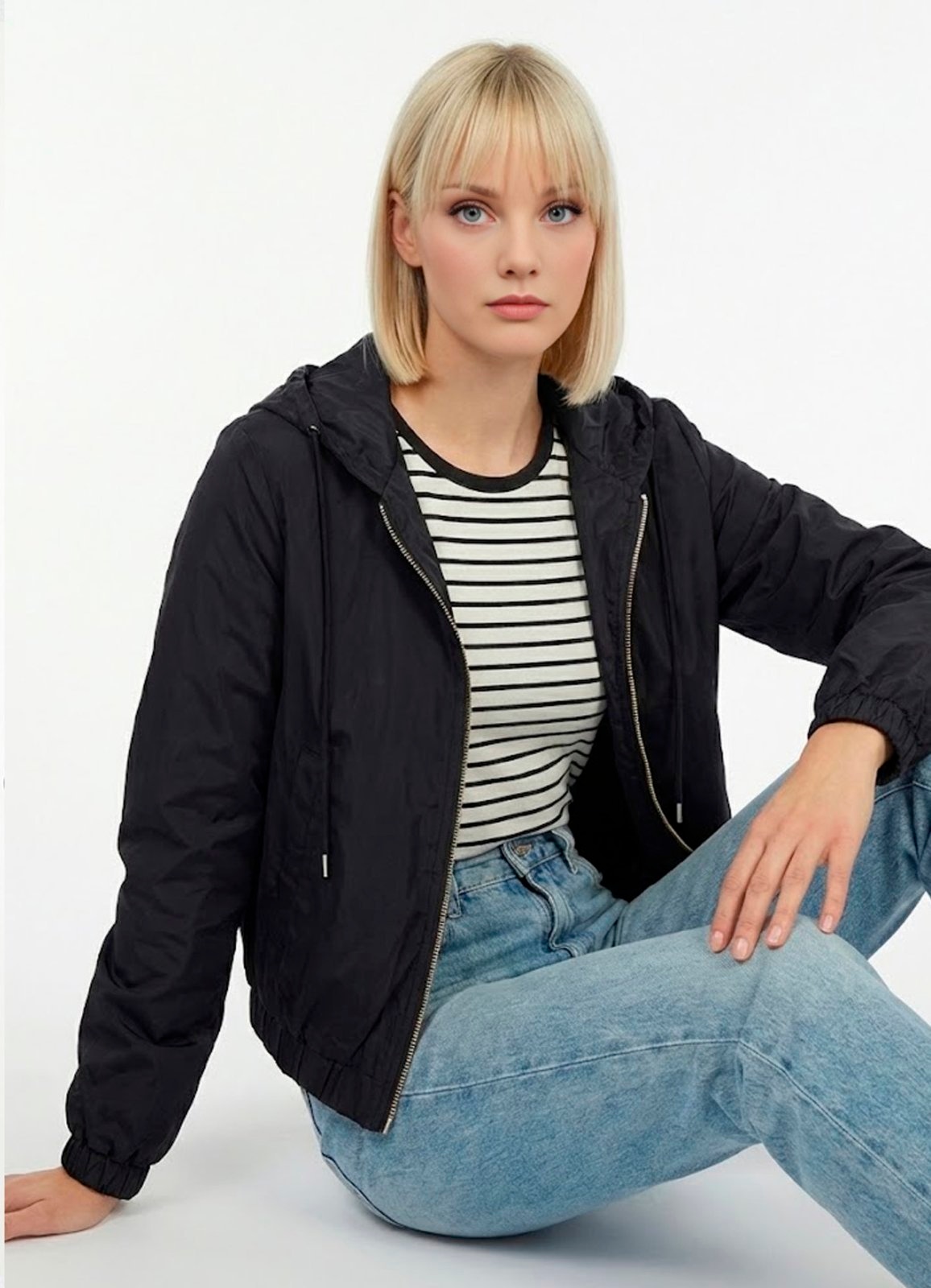 Imagem principal Jaqueta Preta Forrada com Capuz e Bolsos Sob Bomber SOB preto