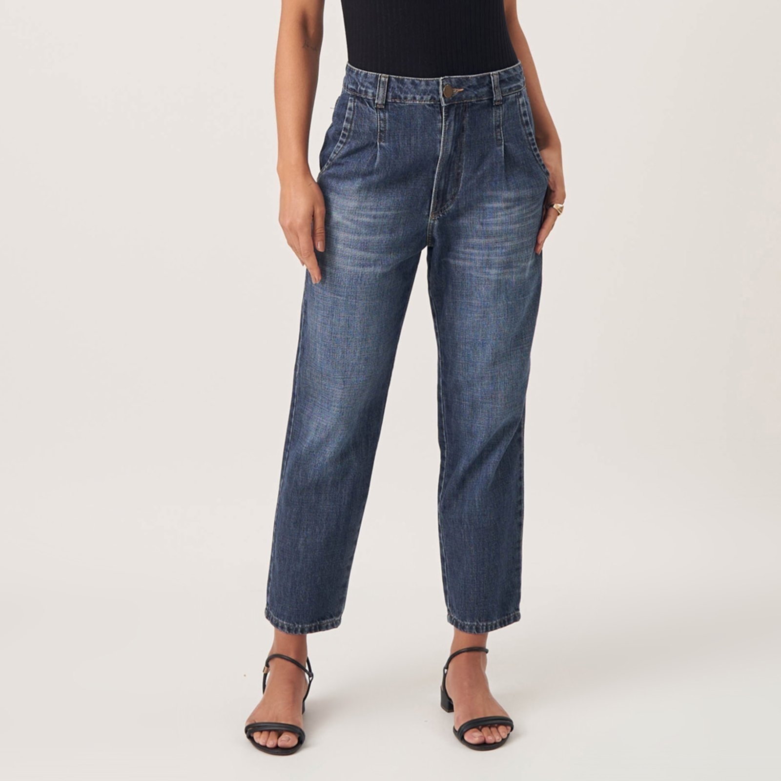 Imagem principal Calça Jeans Color Mom Cintura Alta e Pregas Azul Escuro Bloom azul marinho