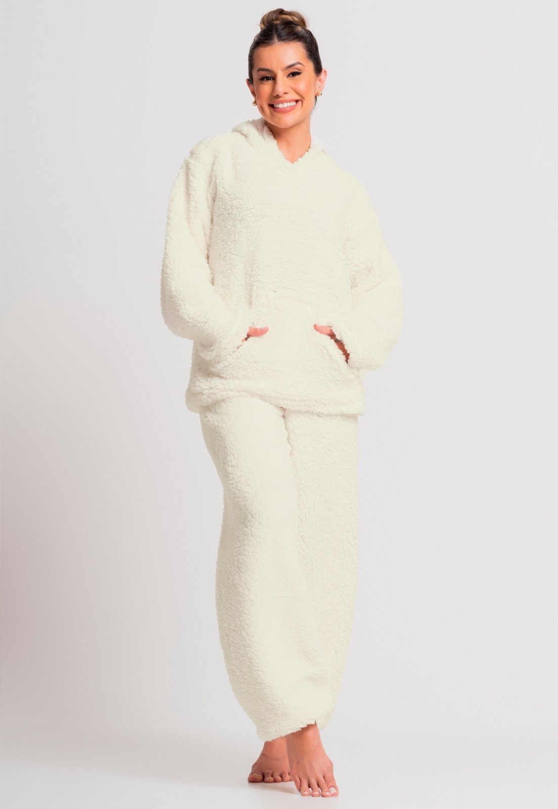 Imagem principal Pijama Longo MVB Modas Flanelado Feminino Capuz Bolso Teddy Pelucia Off White Mvb Modas branco/off-white white