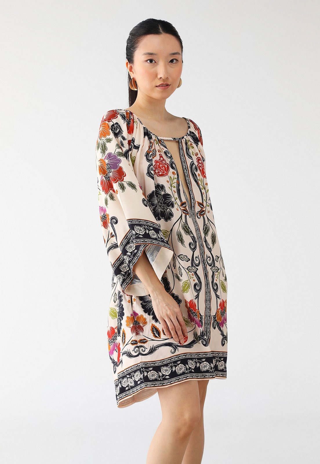 Imagem principal Vestido FARM Curto Flor de Fita Off-White FARM off-white white