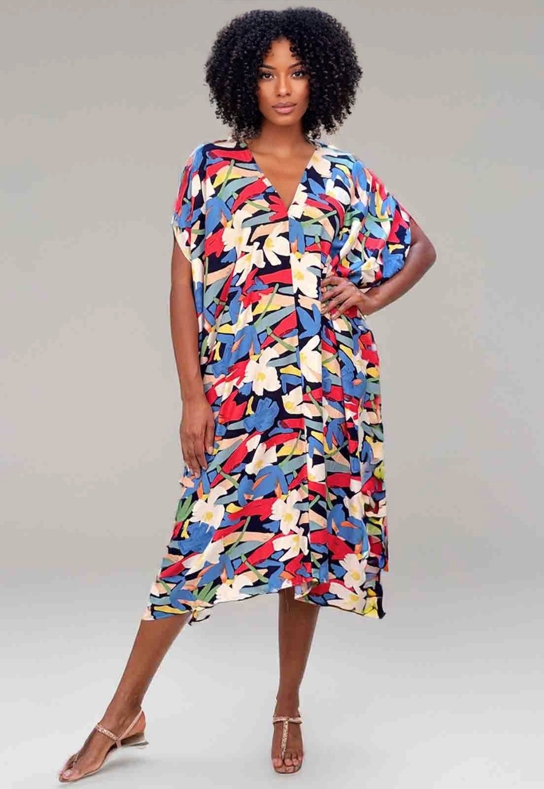 Imagem principal Vestido Kaftan Amazonia Vital Detalhes nas Costas Estampa Floresce Amazonia Vital azul/branco/estampado/vermelho