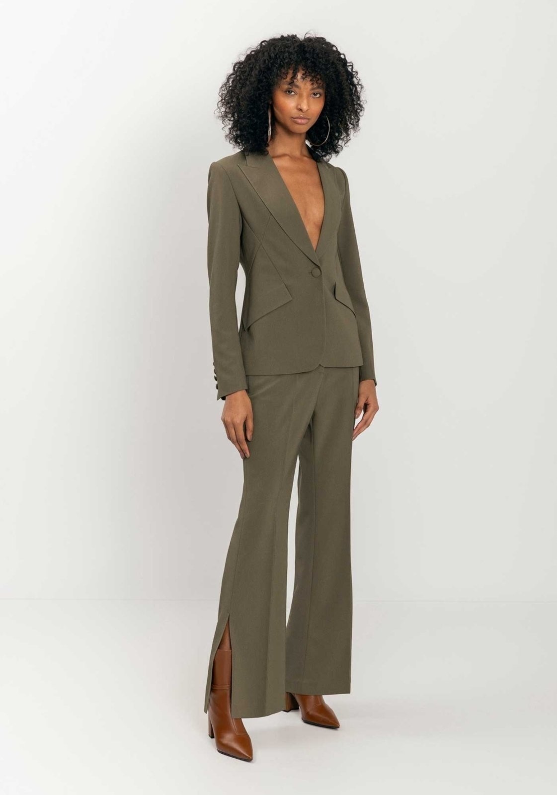 Imagem principal Calça Reta Com Cintura Média E Aberturas Na Barra Lez a Lez poás