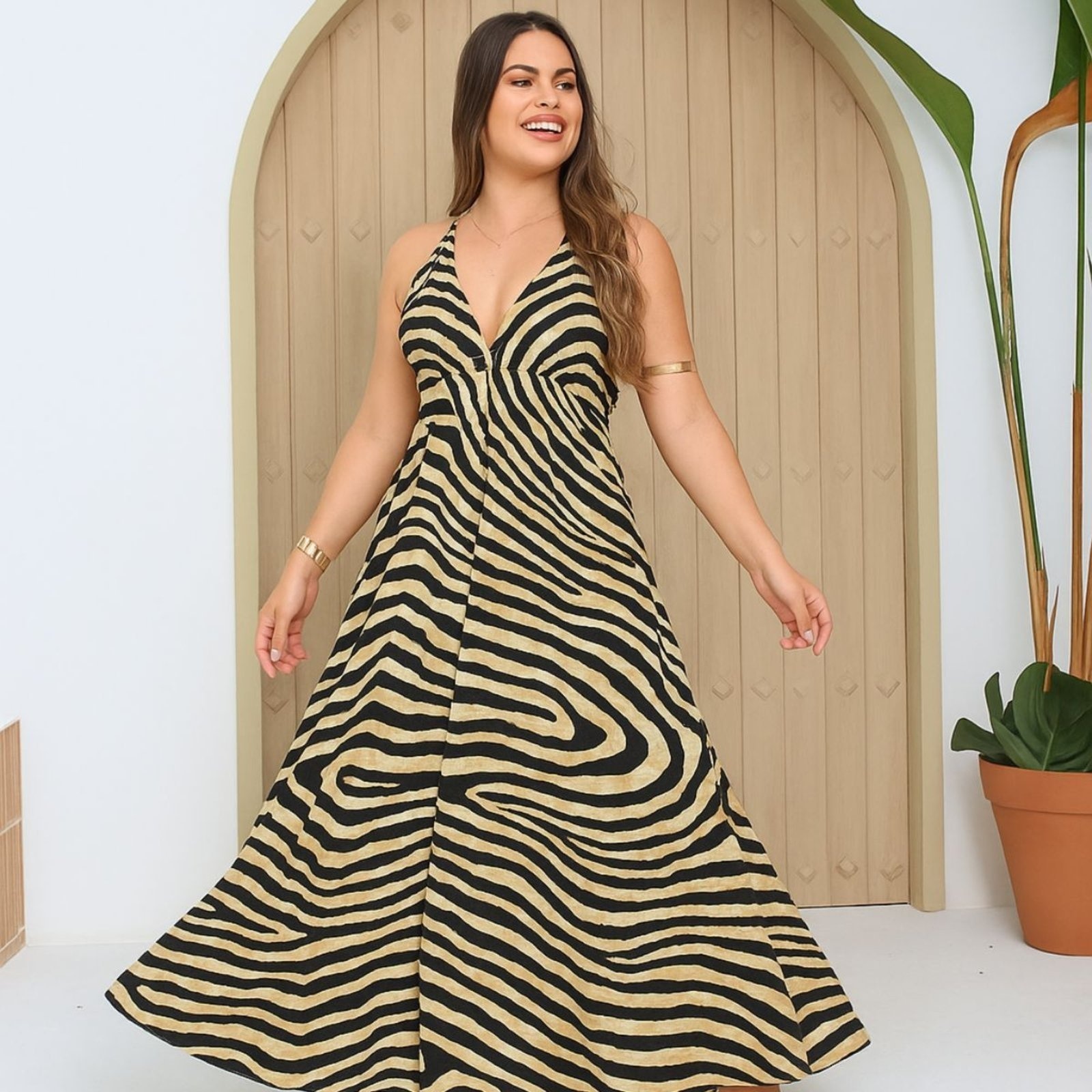 Imagem principal Vestido Longo Estilo Indiano FMF Lenço Decote e Costas Aberta FMF bege