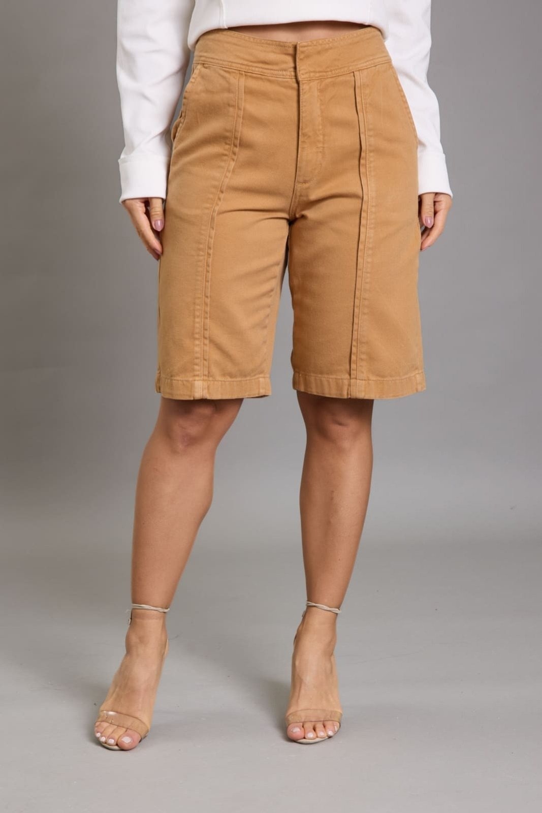 Imagem principal Bermuda Sarja Feminina Color Com Recortes Dialogo Jeans Mostarda DIALOGO caramelo