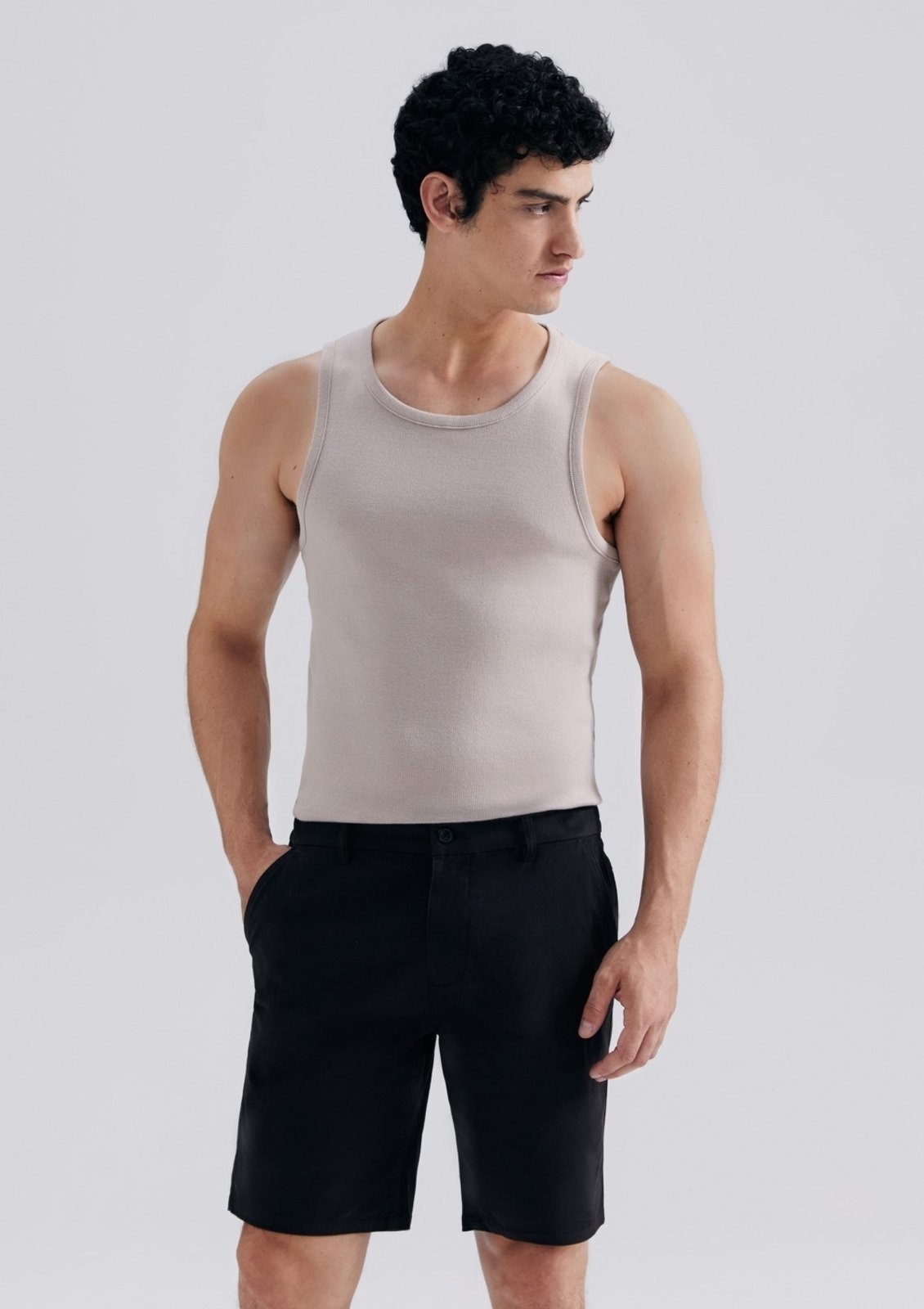 Imagem principal Bermuda Masculina Chino Em Sarja Peletizada Hering preto