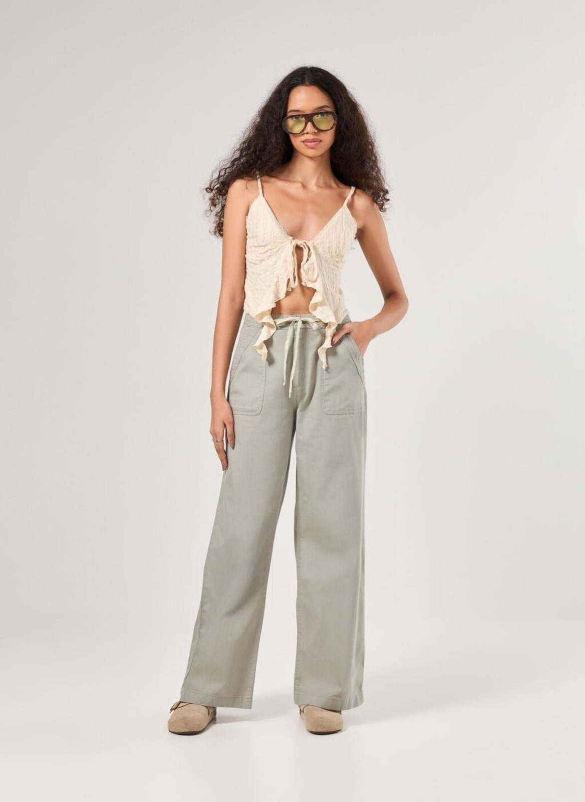 Imagem principal Calça Sarja Wide Leg Amarração Ajuste Youcom verde oliva