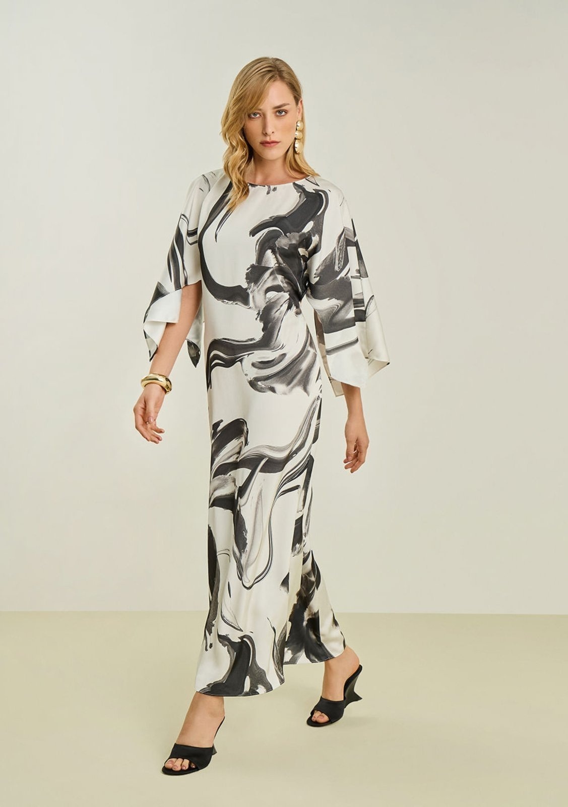 Imagem principal Vestido Maria Valentina Ajustado Decote Canoa Manga 7 Oitavos Longo Maria Valentina preto