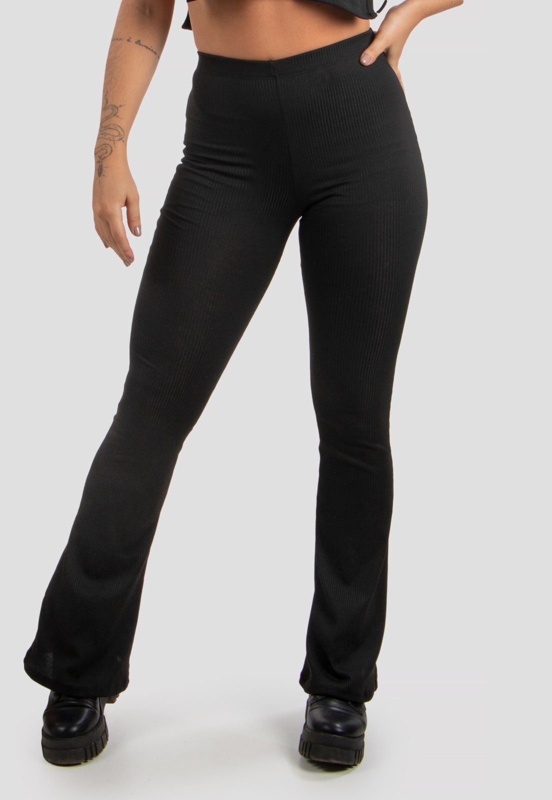 Imagem principal Calça Flare Rioutlet Ribana Canelada Preta Rioutlet preto