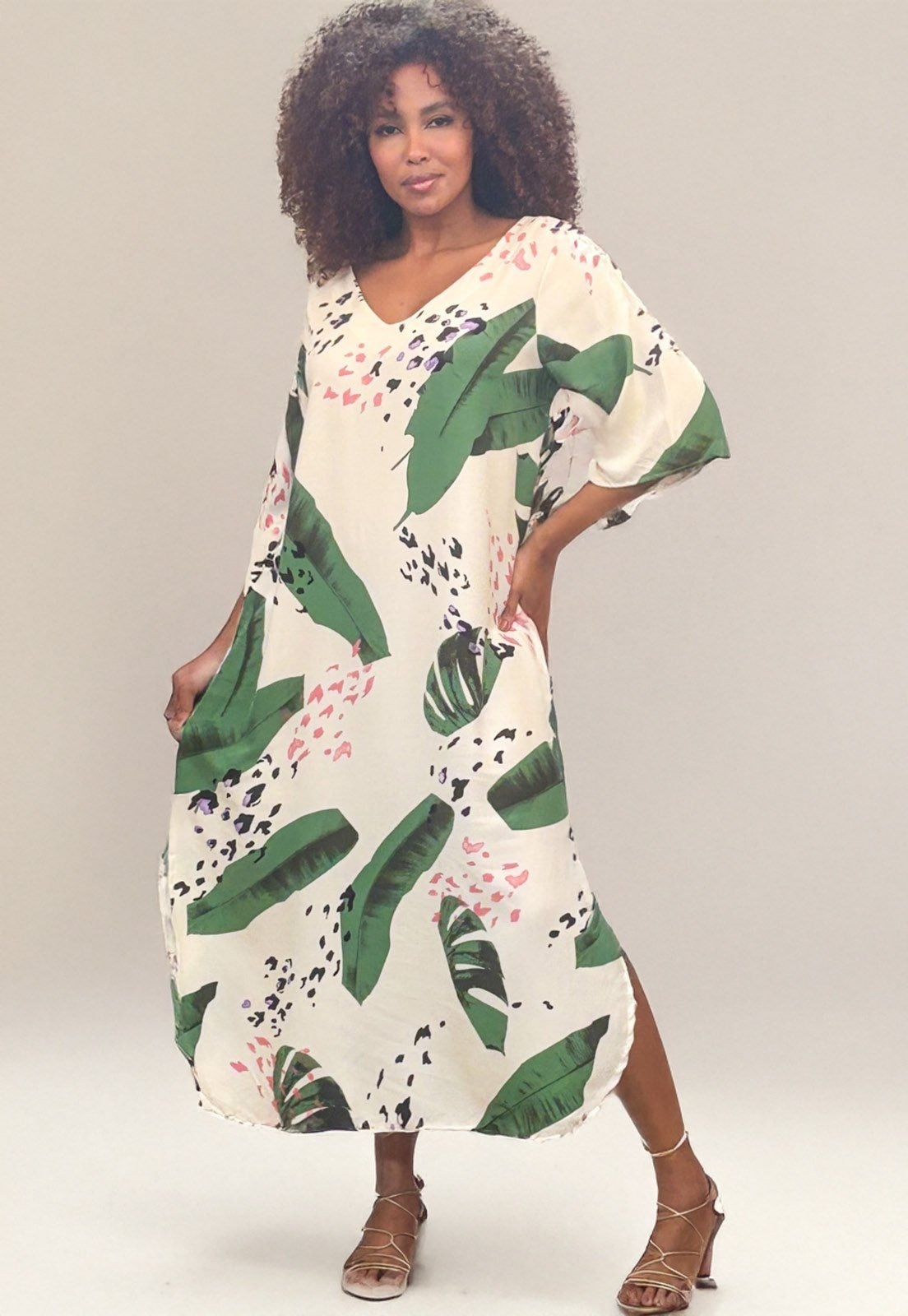 Imagem principal Vestido Cabanafree Midi Abapã Plano com Bolso Estampa Folhagem Poética Cabanafree estampado/off-white/preto