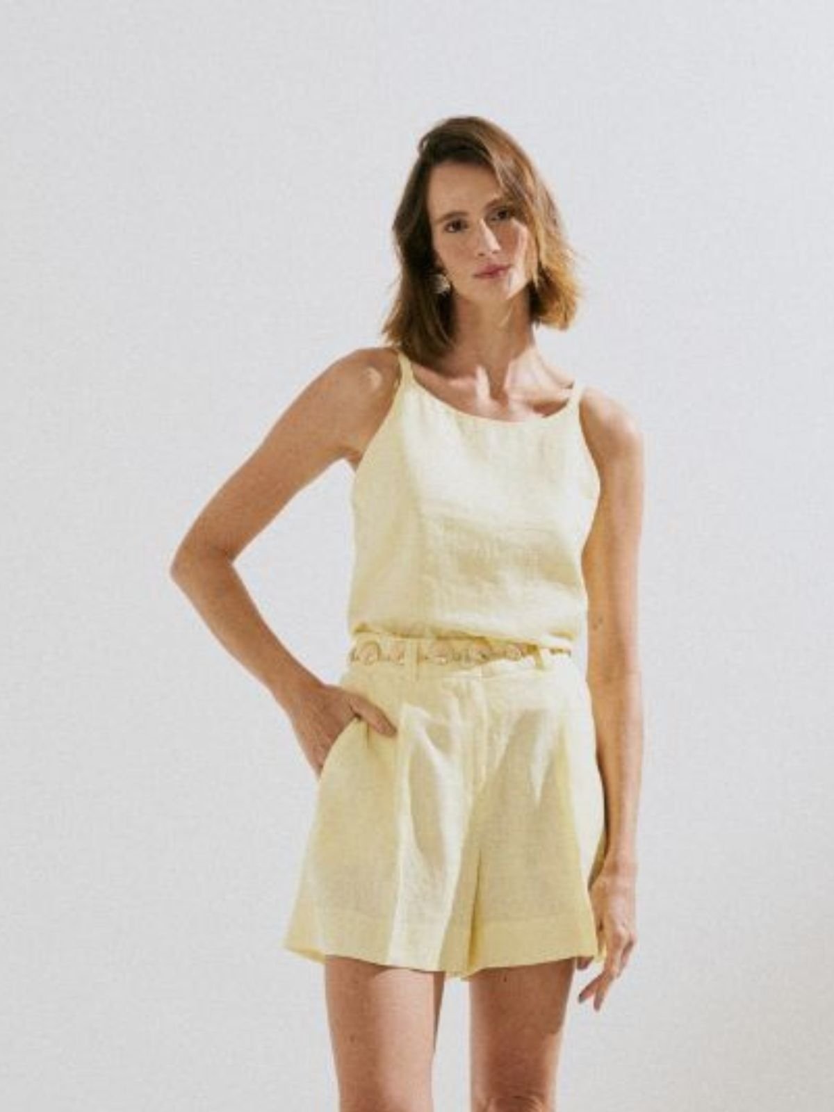 Imagem principal Shorts Via Lessa Milos em Linho Manteiga Via Lessa amarelo