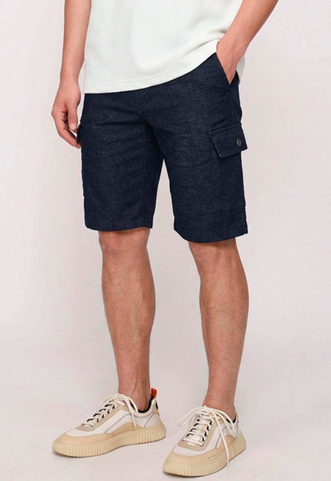 Imagem principal Bermuda Masculina Cargo Sarja Elastano Bolsos Laterais Confortável Marinho Macaw azul/azul marinho azul