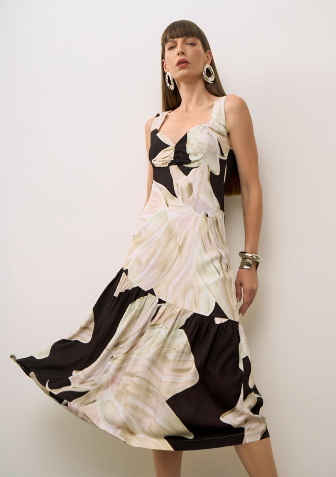 Imagem principal Vestido Iódice Ajustado Decote V Com Alça Midi IÓDICE preto