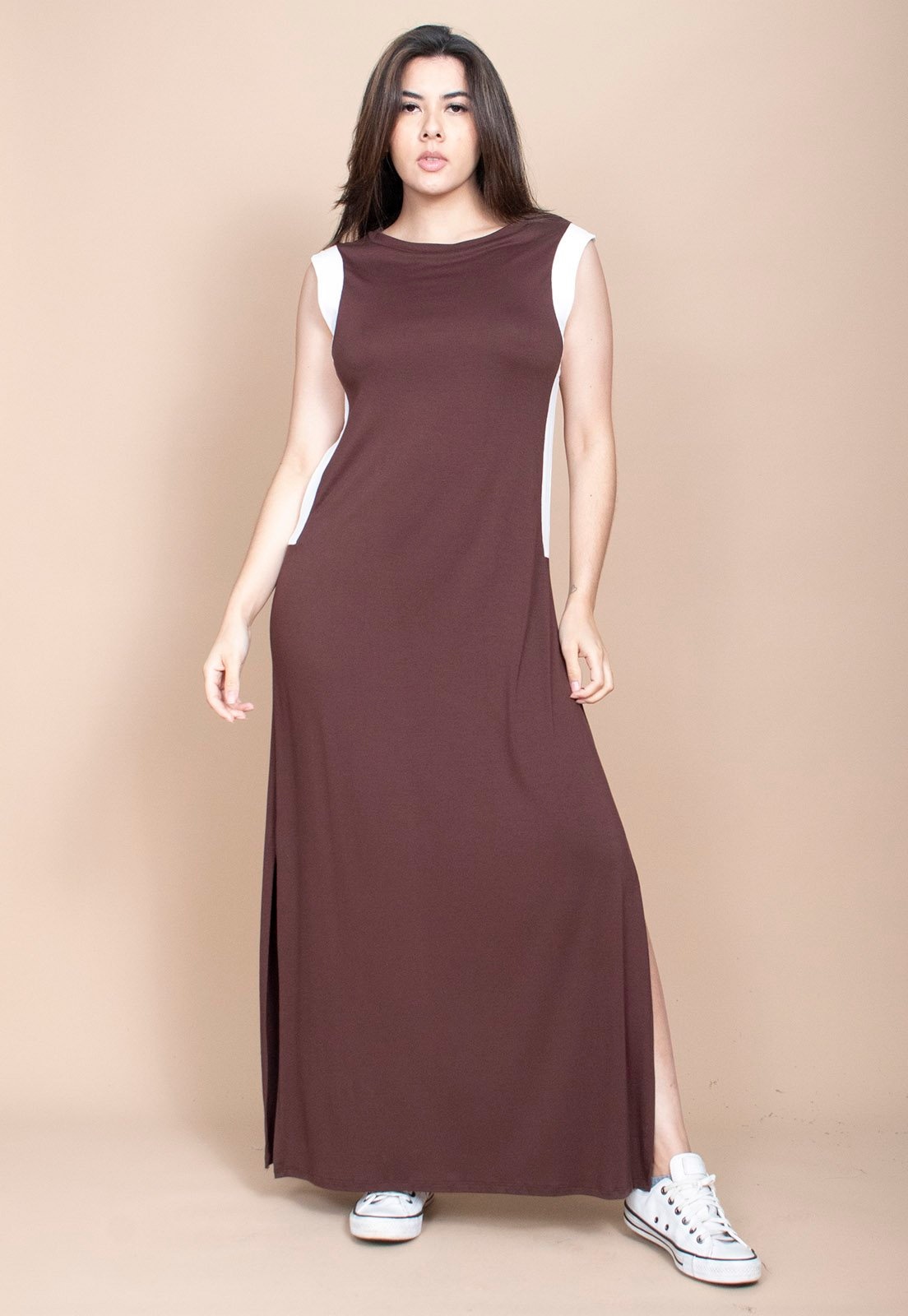 Imagem principal Vestido Cabanafree Longo Malha Marrom com Detalhes Cabanafree branco